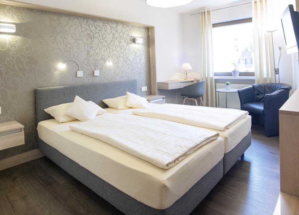Weinhotel St. Stephanus Zeltingen-Rachtig Bagian luar foto