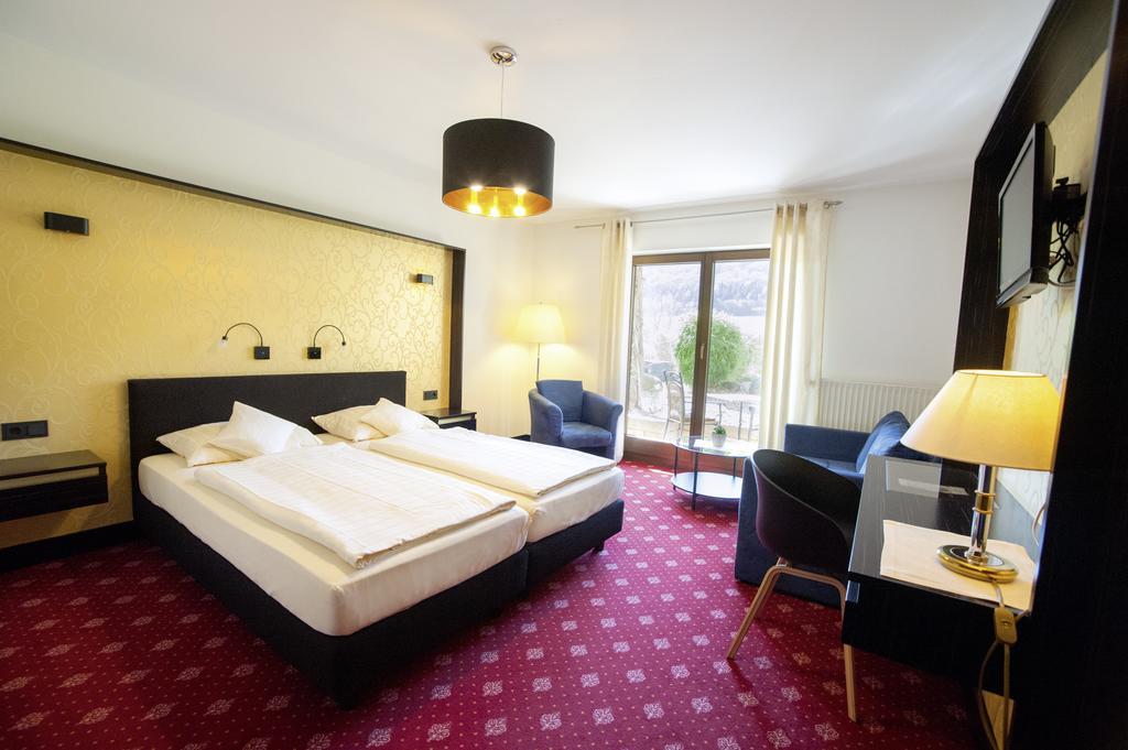 Weinhotel St. Stephanus Zeltingen-Rachtig Bagian luar foto