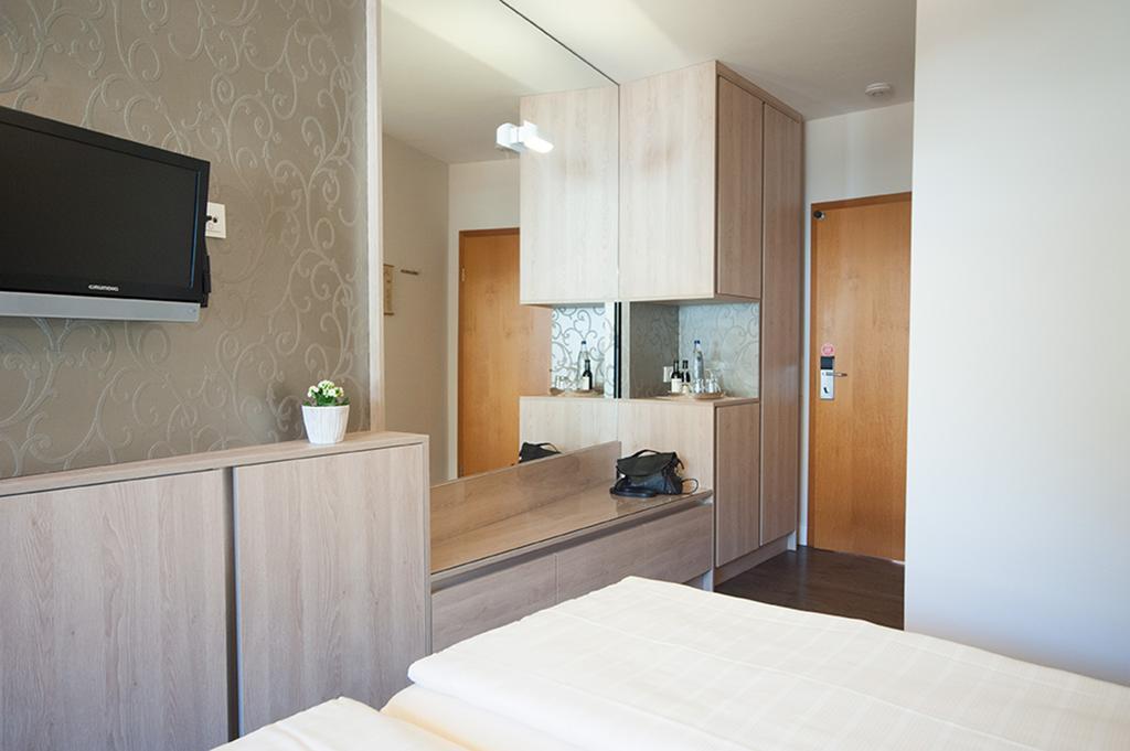 Weinhotel St. Stephanus Zeltingen-Rachtig Bagian luar foto